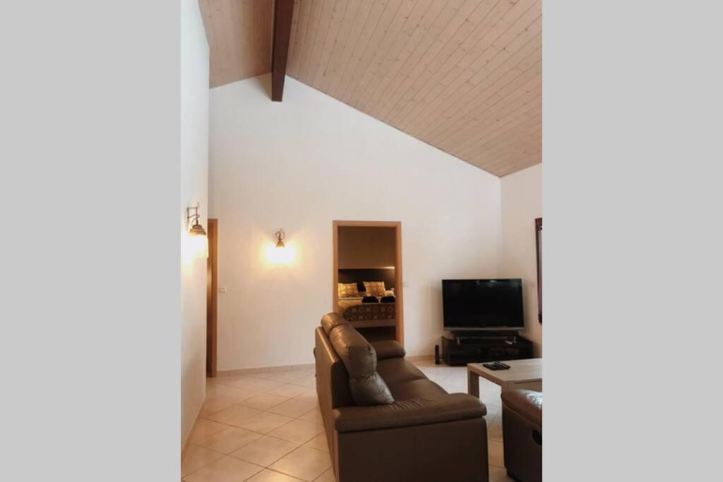 Maison Entiere Au Pied Du Plateau Du Retord 2 Chambres Sdb - Vouvray Ochiaz エクステリア 写真