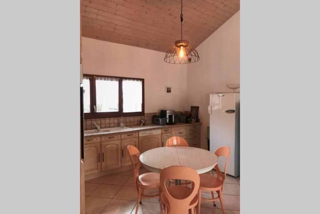 Maison Entiere Au Pied Du Plateau Du Retord 2 Chambres Sdb - Vouvray Ochiaz エクステリア 写真
