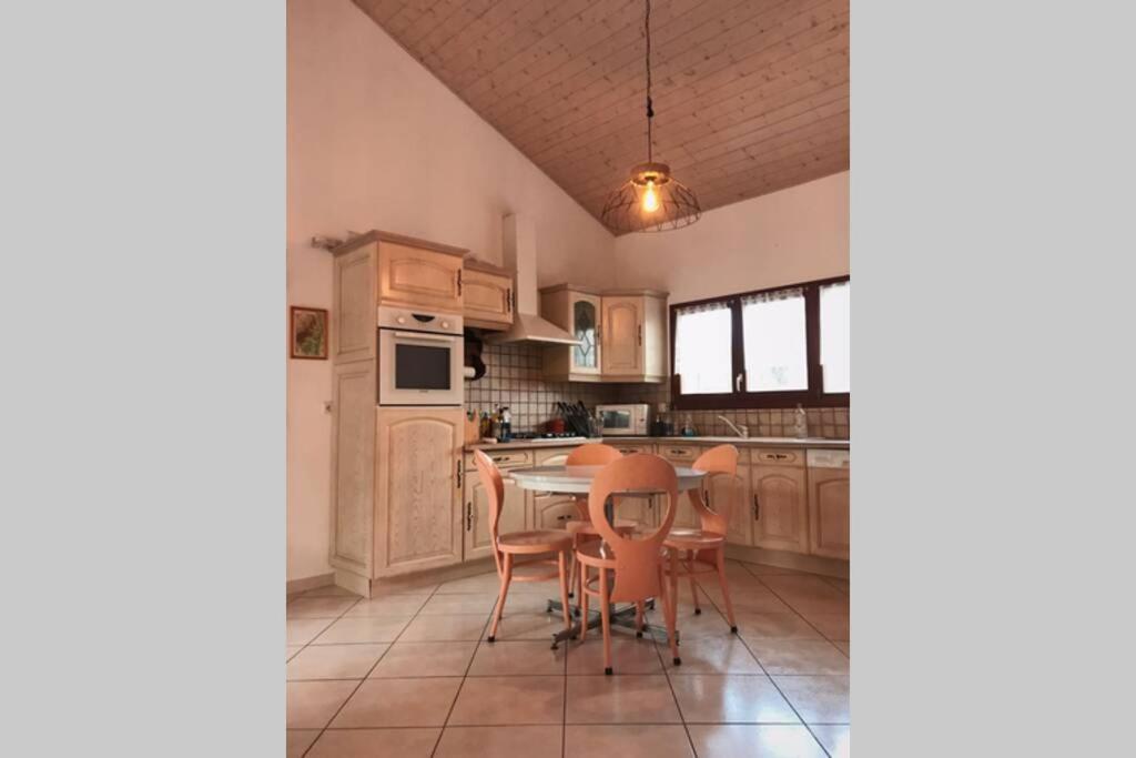 Maison Entiere Au Pied Du Plateau Du Retord 2 Chambres Sdb - Vouvray Ochiaz エクステリア 写真